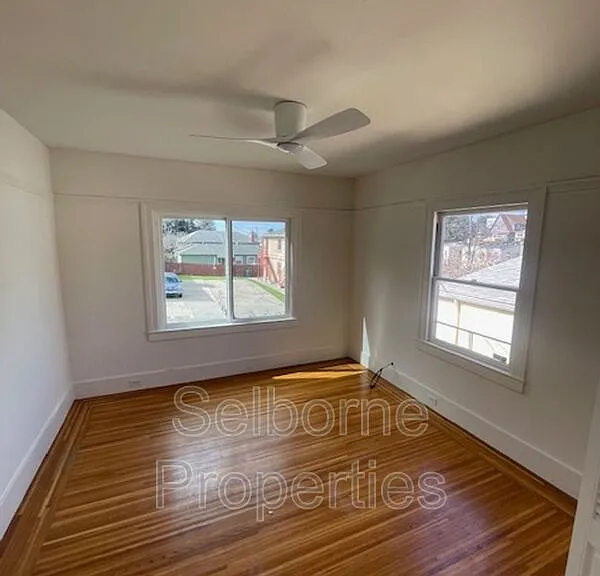 1424 E 20th St — Photo 28