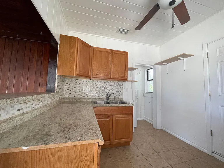 216 Seagate Ave #B — Photo 10