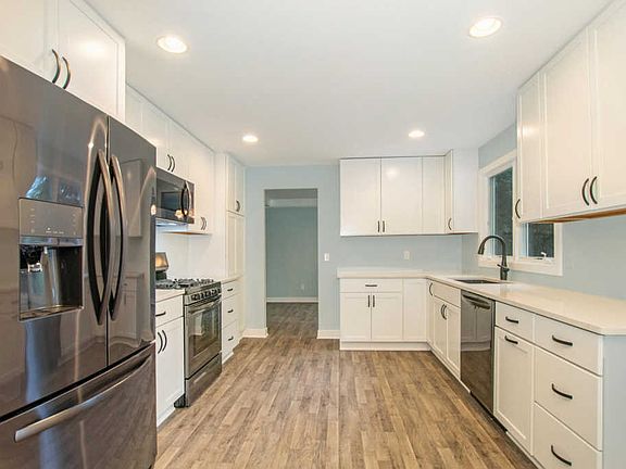 4th image of 745 W Fennwood Cir