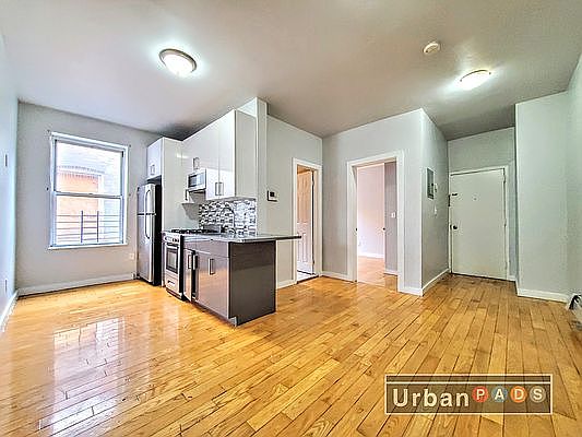 1st image of 1601 Park Pl APT 2L