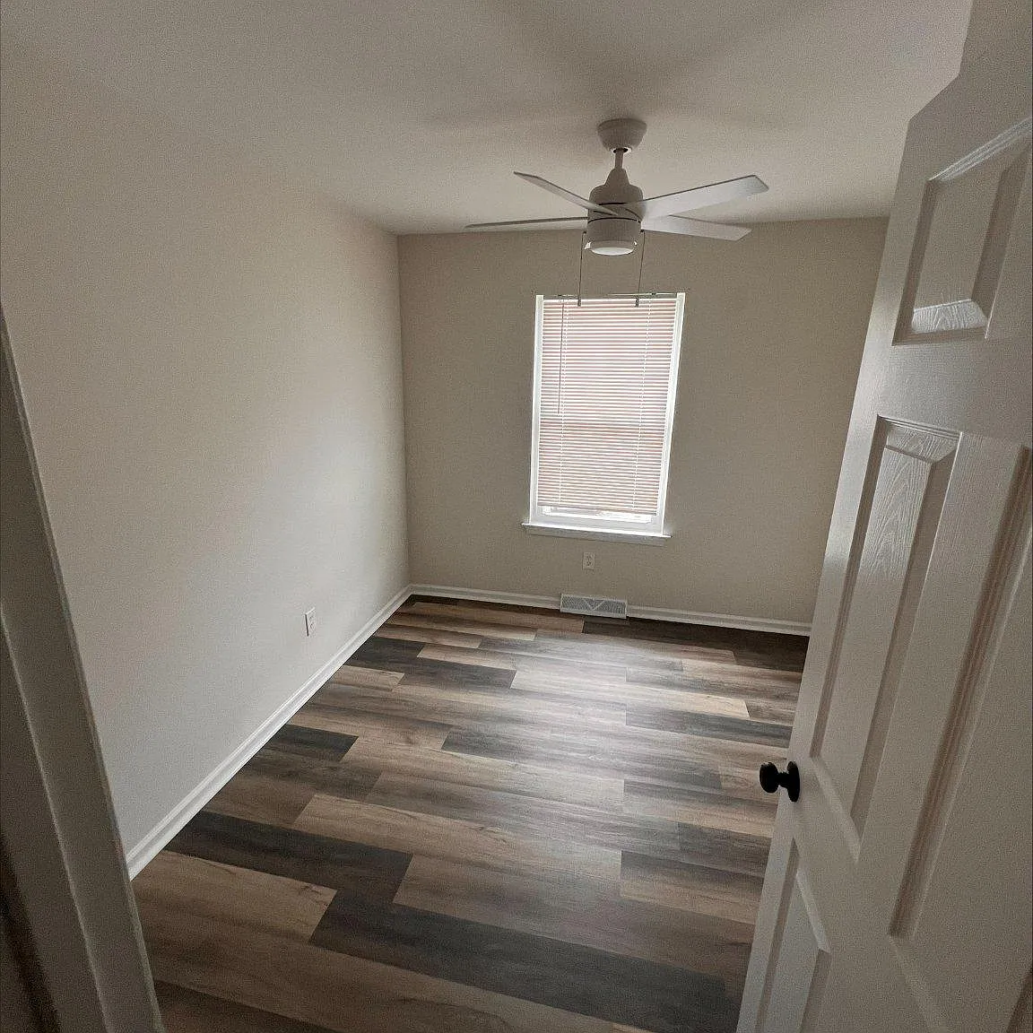 3 bed, 2.5 bath, 1621 sqft, $2,400 — Photo 4