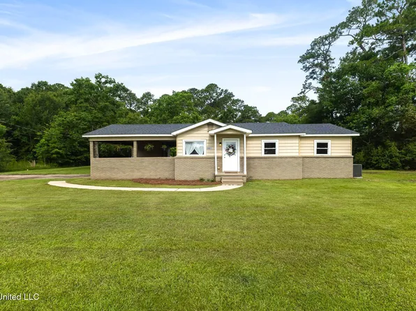 2901 Fairview Dr, Gautier, MS 39553