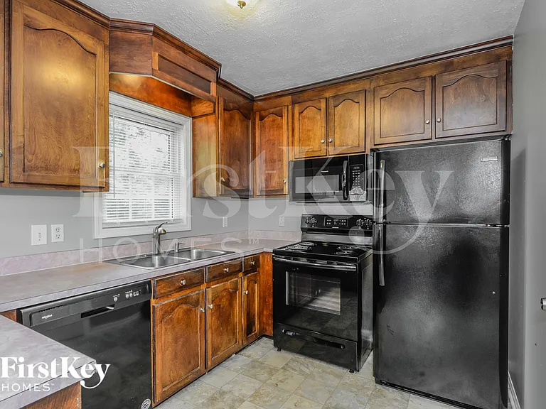 835 S Millon St — Photo 6