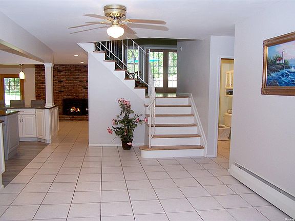 2nd image of 9 Fox Hunt Ln