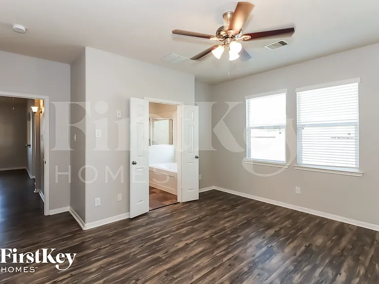 8330 Hampton Bay Dr — Photo 7