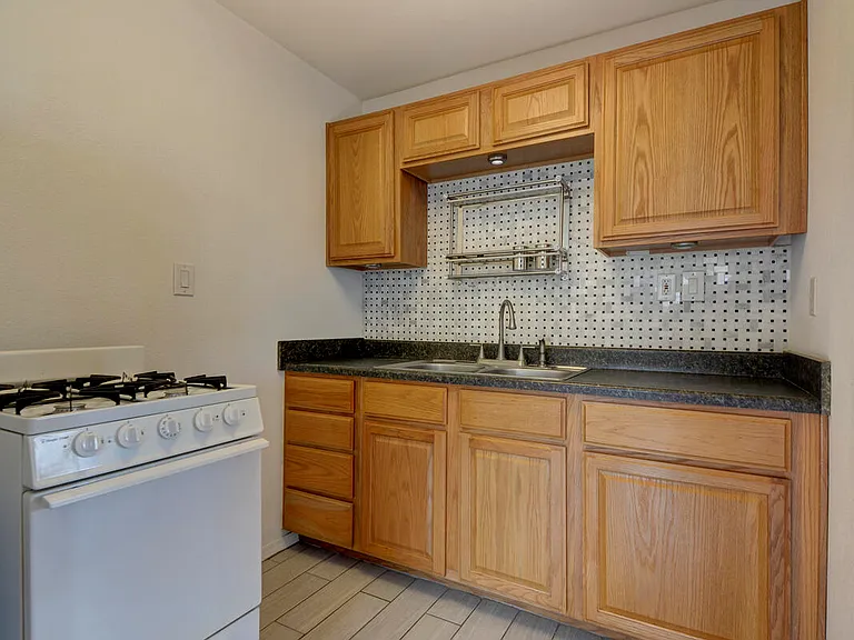 306 Stanford Dr SE #B — Photo 7