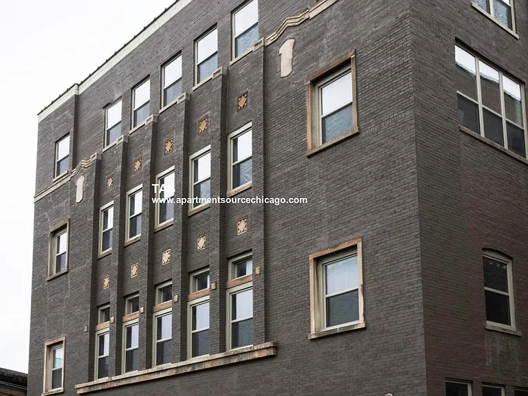 932 W Dakin St #305 — Photo 10