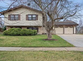 1425 Caldwell Ln, Hoffman Estates, IL 60169