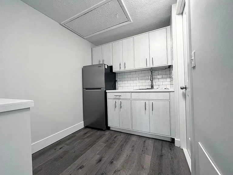 Pine Grove Apartments — Photo 42