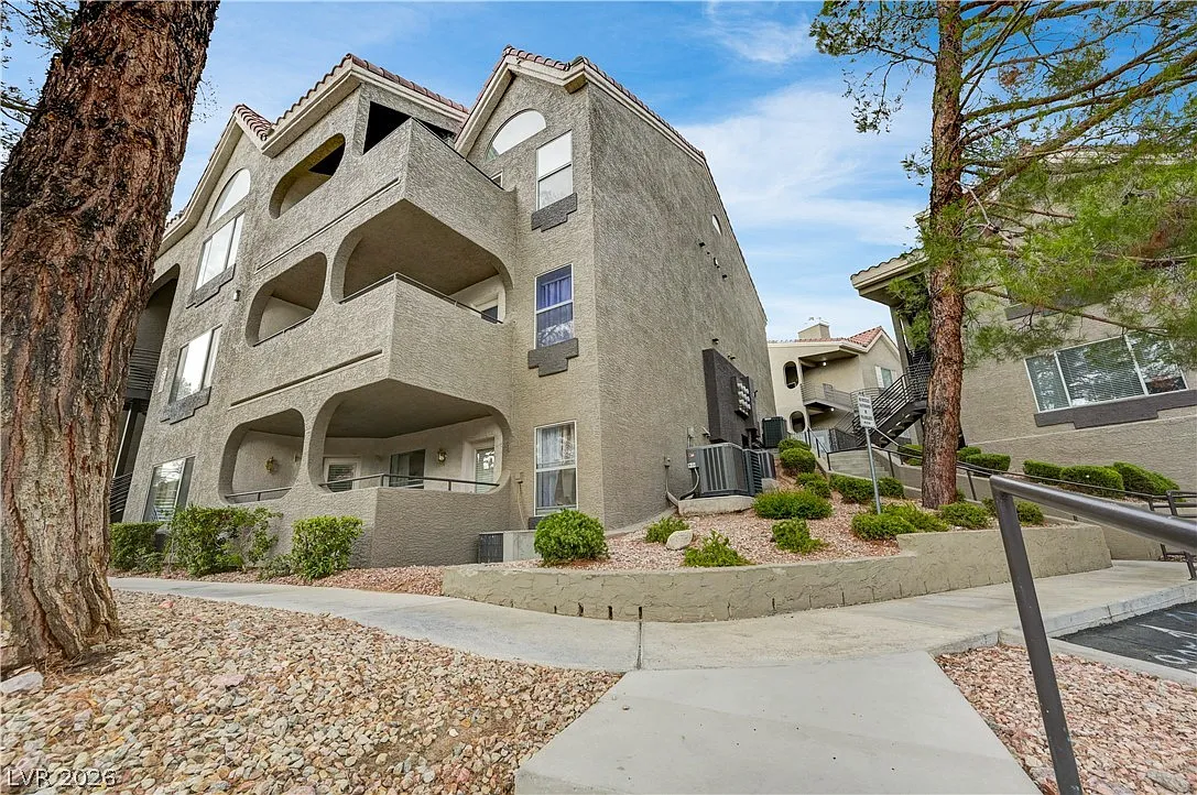 2 bed, 2.0 bath, 1044 sqft, $1,600 — Photo 1