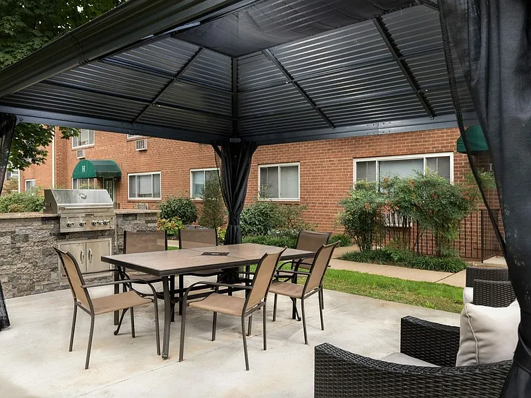 Outdoor Kitchen
