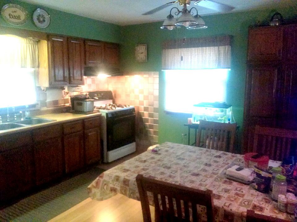 2nd image of 2846 Russell St