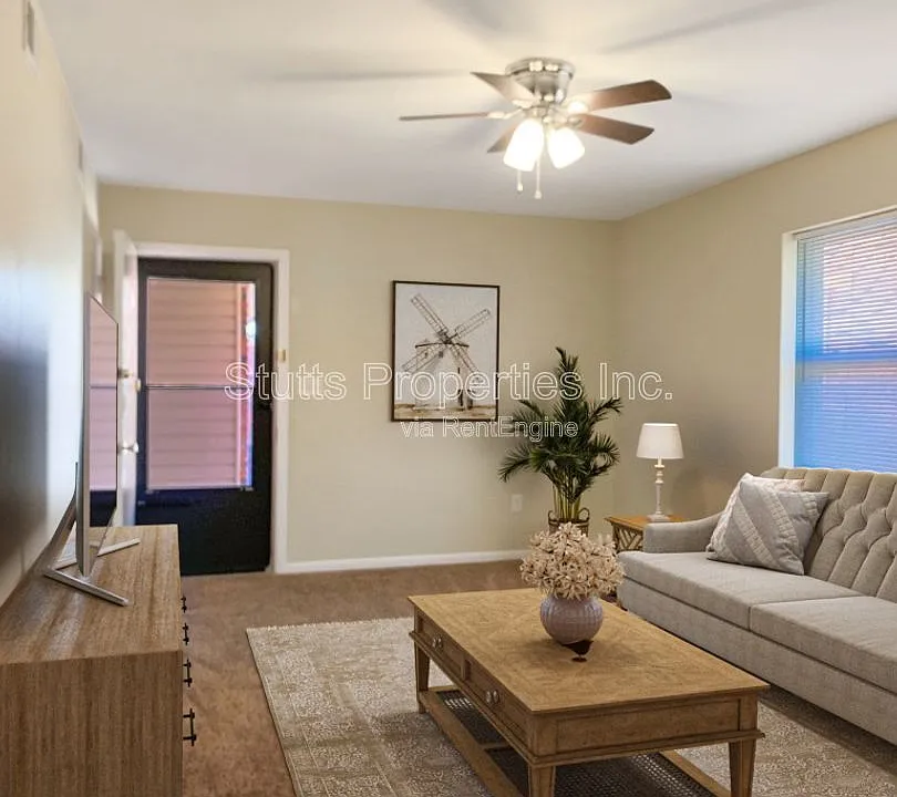 900 Montgomery Ave #205