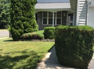 19 Clydesdale Dr, Burlington, NJ 08016