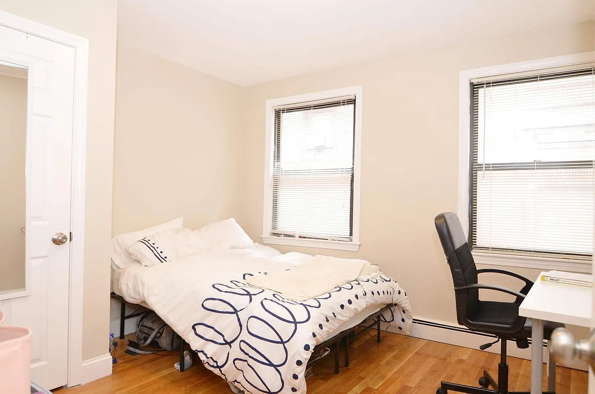 Building Photo - 5 Knapp St #4