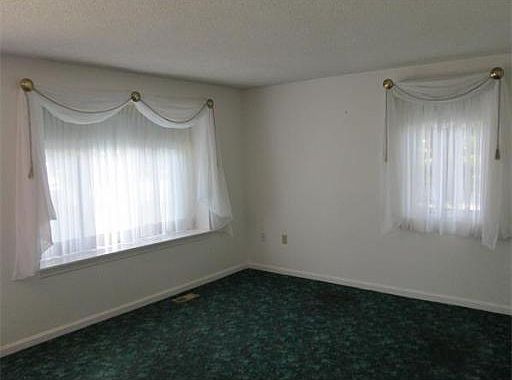 3rd image of 401 Lewis O Gray Dr