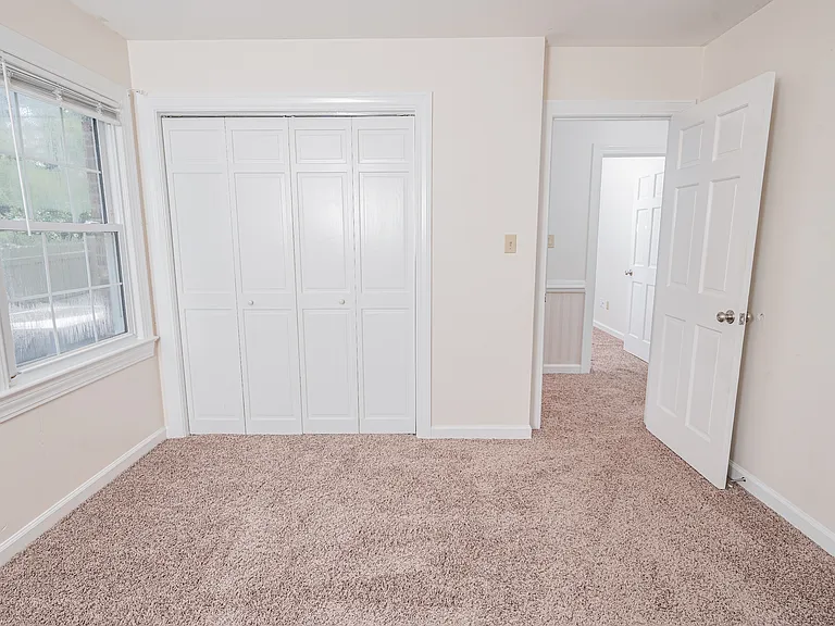 104 Dorchester Ln — Photo 17