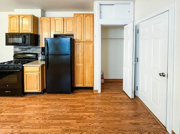 394 Woodlawn Avenue image 11 of 15