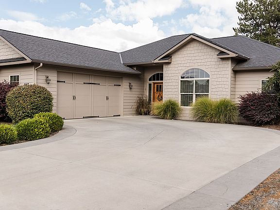 2nd image of 847 Wallowa Dr