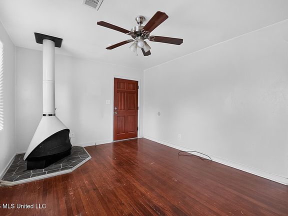 4th image of 1601 Maria Dr