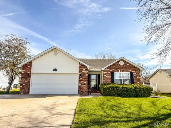 206 Tamaroa Dr, Wood River, IL 62095