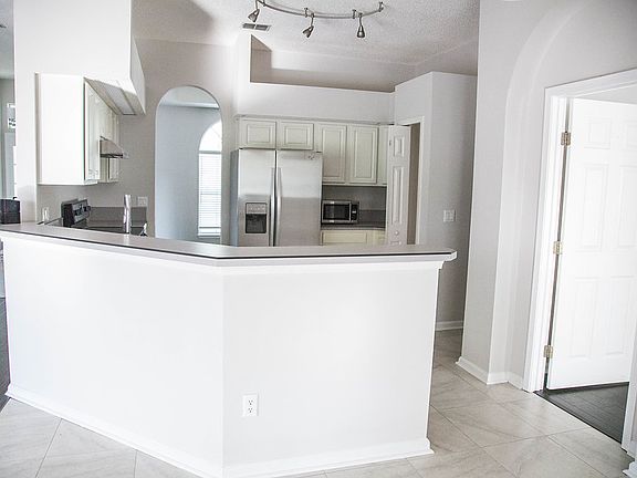 5th image of 529 Bay Hollow Ct