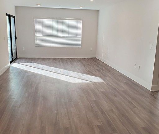 5th image of 5030 Rosewood Ave APT 403