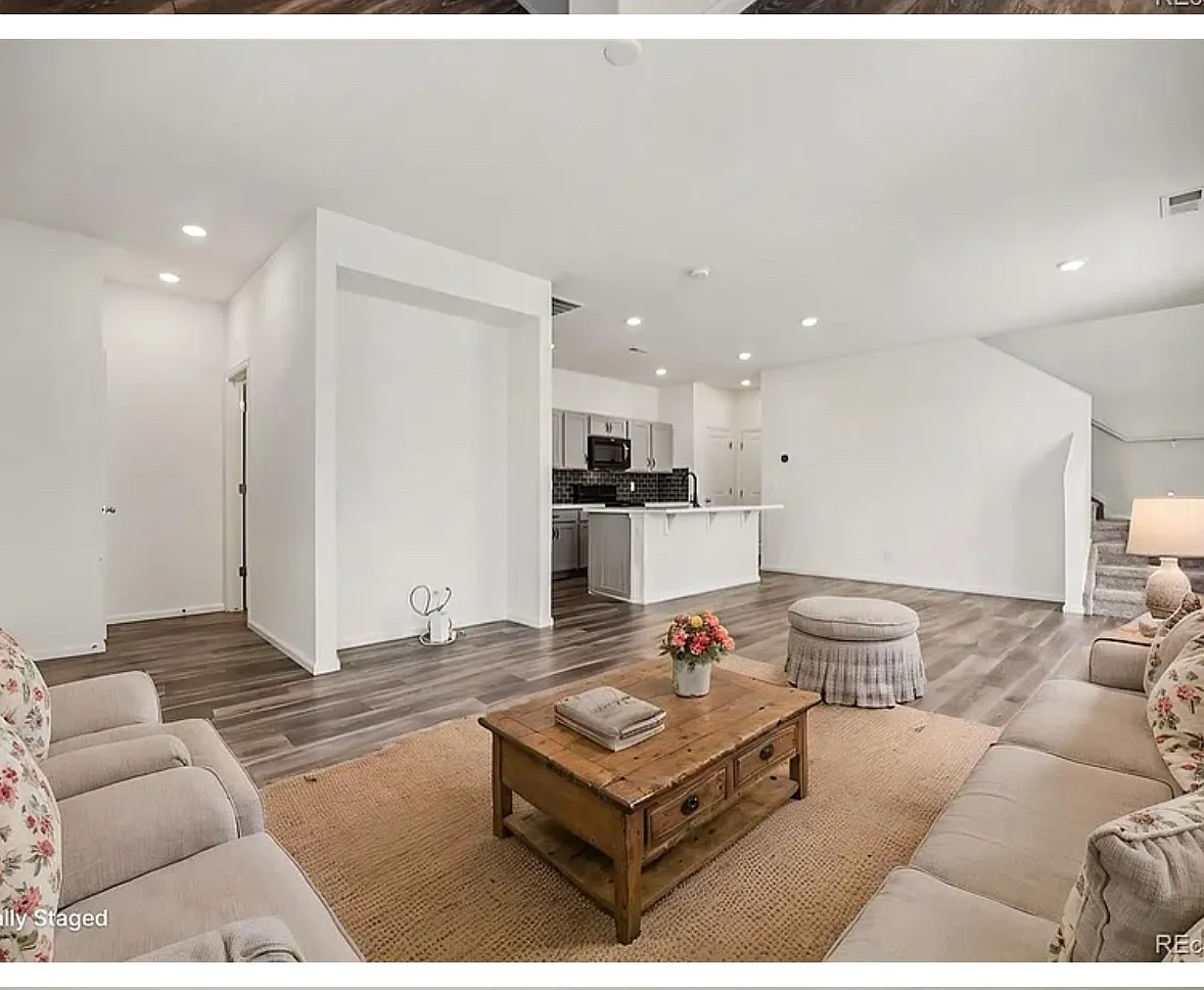 3 bed, 2.5 bath, 1676 sqft, $3,100 — Photo 3