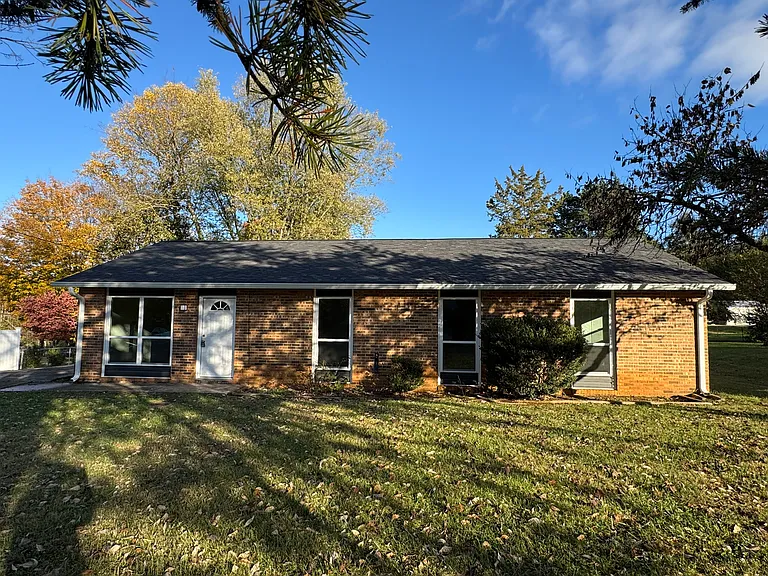 1140 Roswell Rd — Photo 15