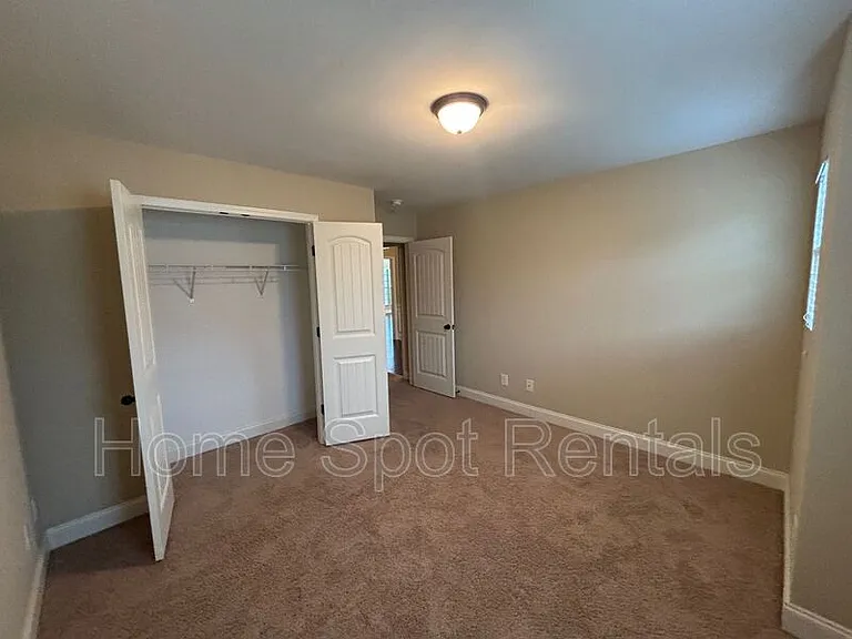 4811 Lost Creek Dr — Photo 4
