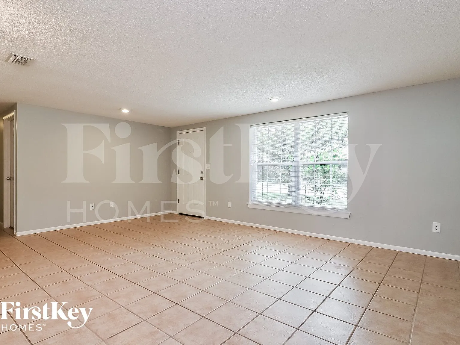 3 bed, 2.0 bath, 1456 sqft, $2,055 — Photo 3