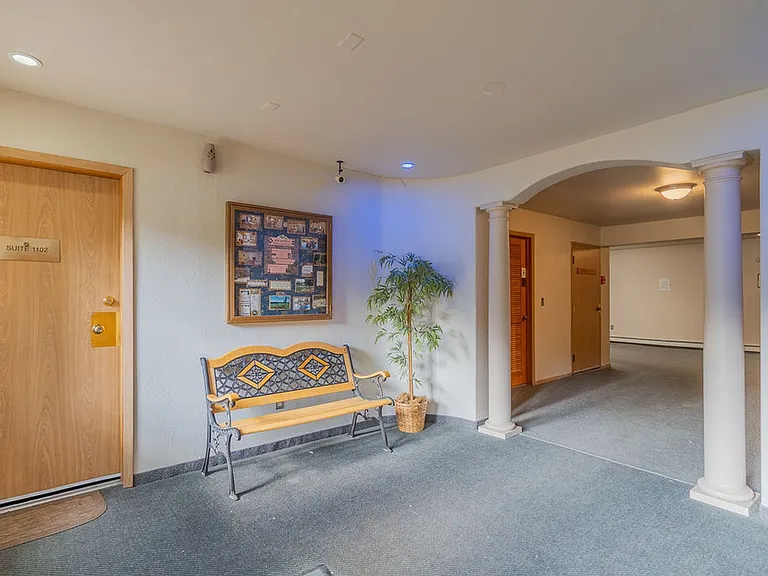 2555 Mission Rd — Photo 23