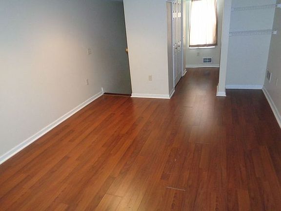 4th image of 1853 Park St