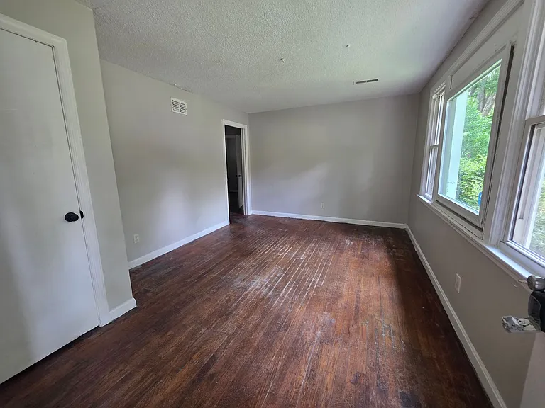 165 Stanford St — Photo 3