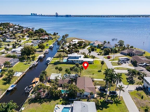 3rd image of 1820 Marina Cir