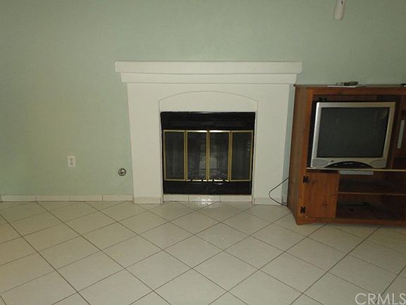 3rd image of 487 Aspen Ln