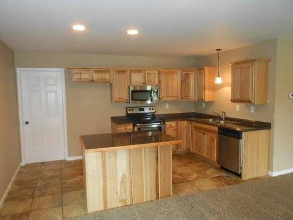 New Hickory Kitchen w/Til