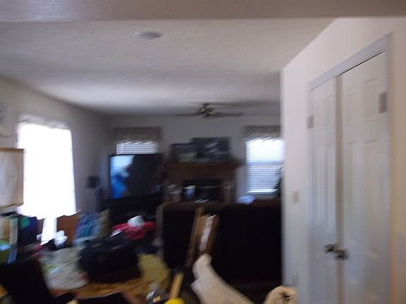 Familyroom/  fireplace