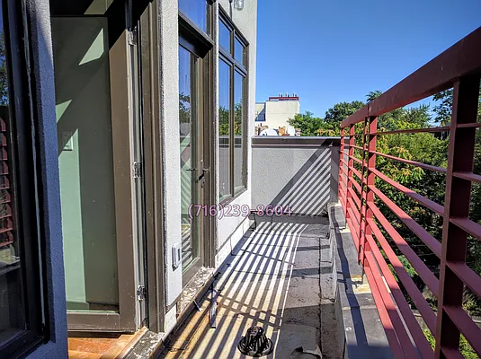 Rented by Manhattan Management LLC | media 32