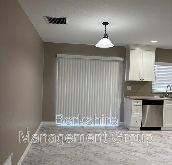 2405 Avenue C SW #A — Photo 10