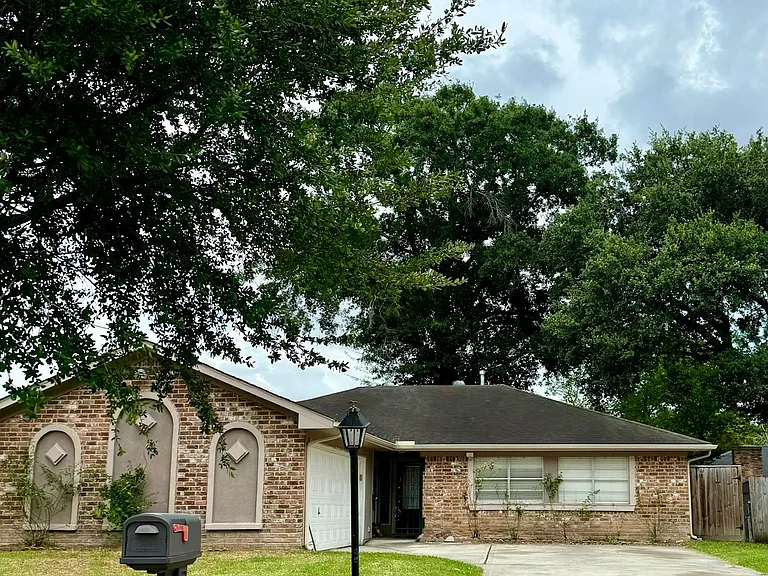 7407 Riptide Dr — Photo 2