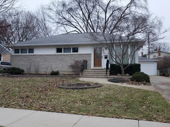 802 W Busse Ave, Mount Prospect, IL 60056