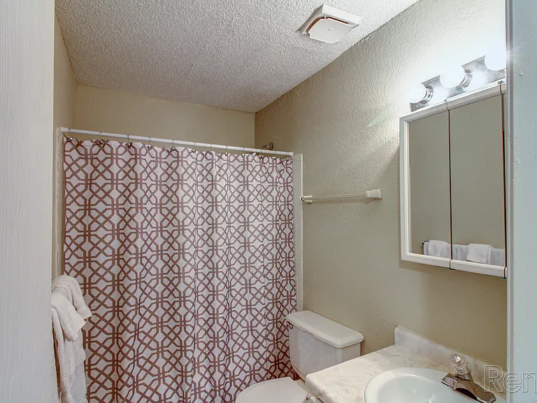 Crossroads Village Apartments — Photo 13