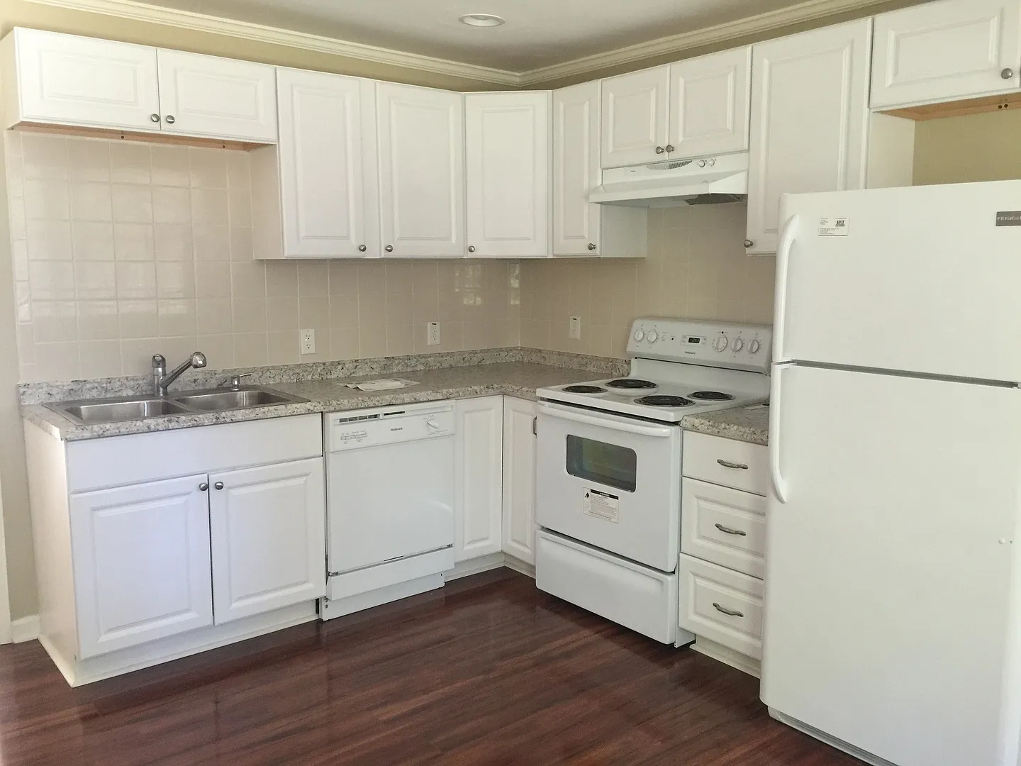 Immaculate duplex in Bellevue — Photo 3