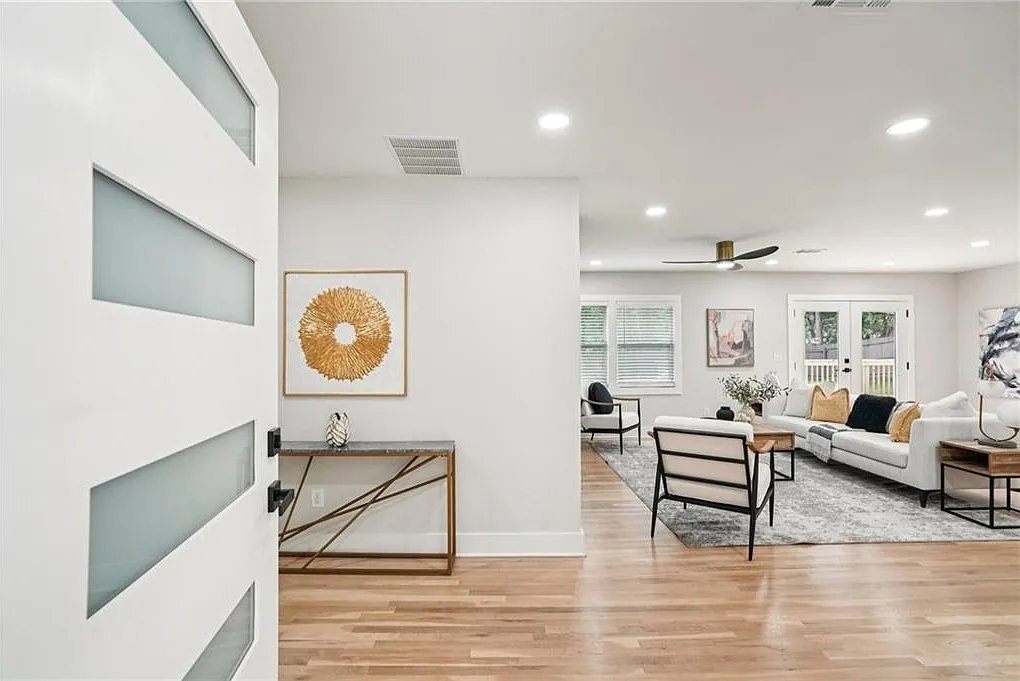 4 bed, 3.5 bath, 2200 sqft, $4,600 — Photo 4