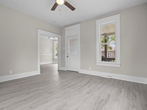 4th image of 406 Stephen Ave