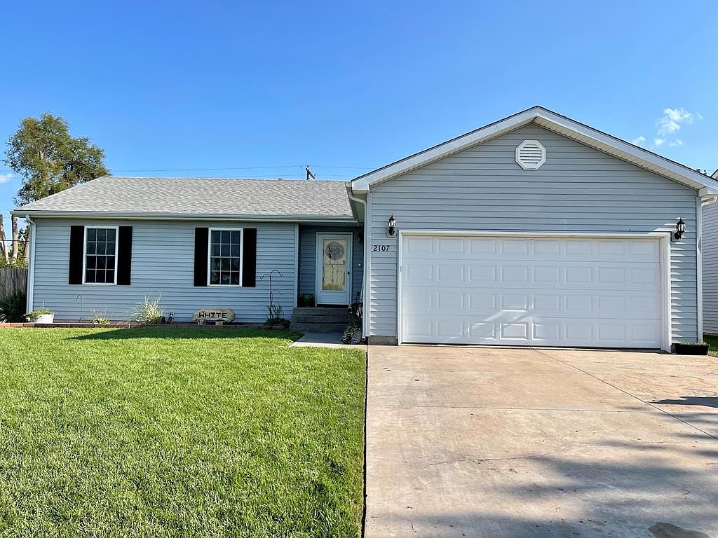 2107 31st St, Great Bend, KS 67530 Zillow