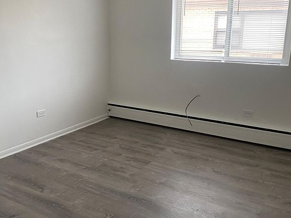 3rd image of 7609 N Greenview Ave #203