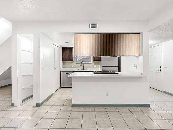 4th image of 5576 Greatpine Ln S