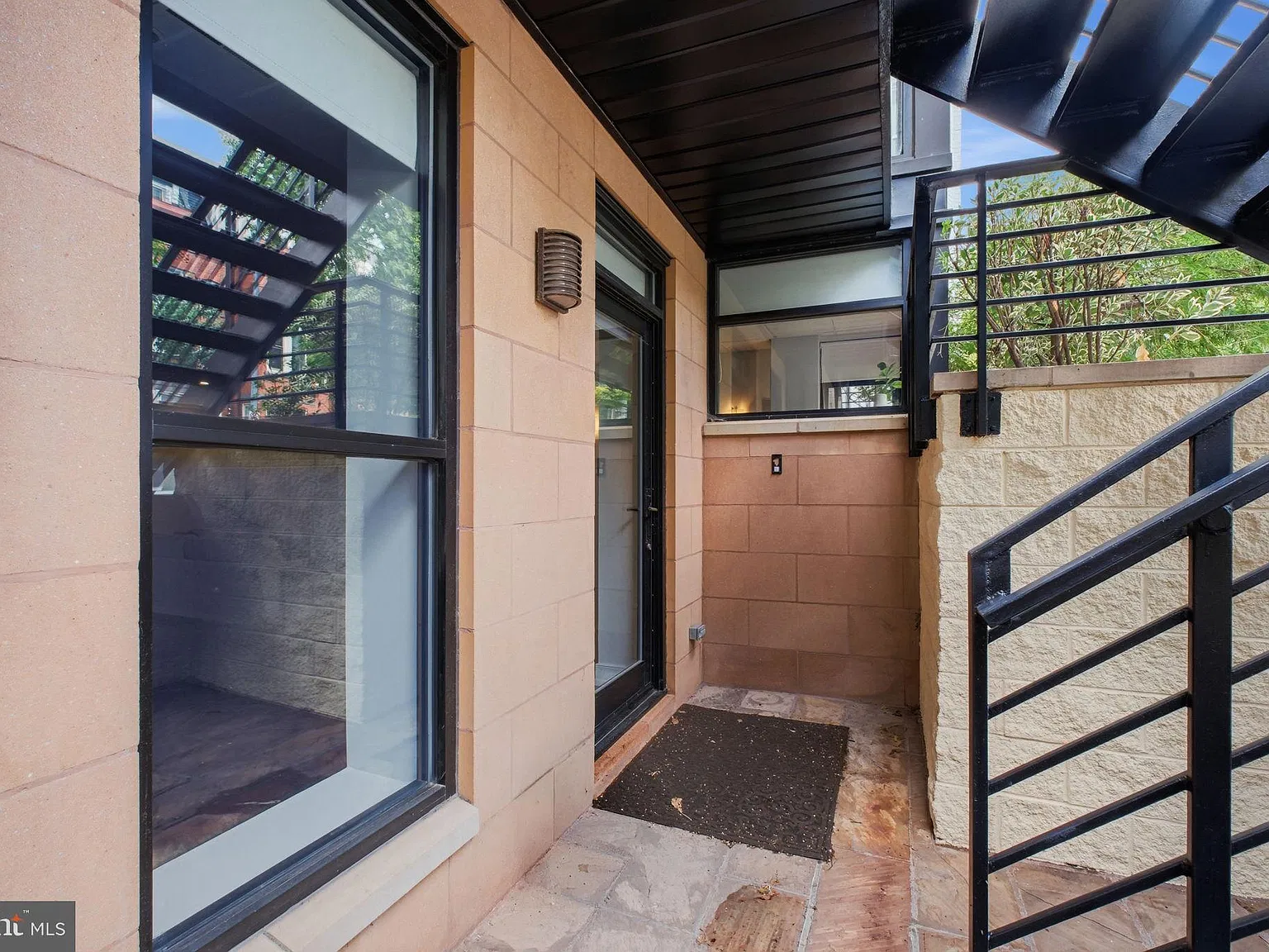 2 bed, 2.0 bath, 1500 sqft, $4,600 — Photo 3